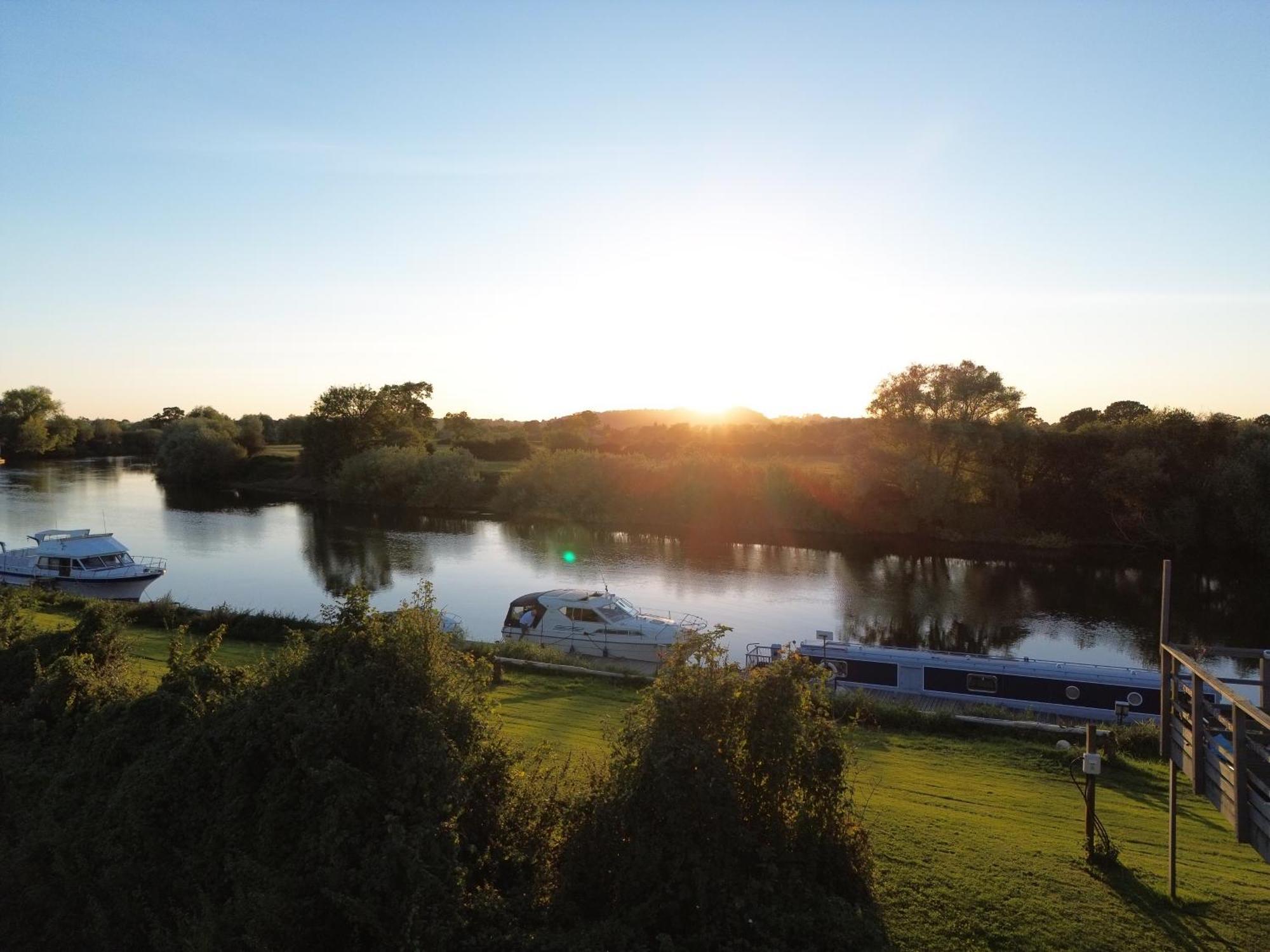 Severnside Boat And Caravan Park Gloucestershire - Caravan 1 Deerhurst 外观 照片