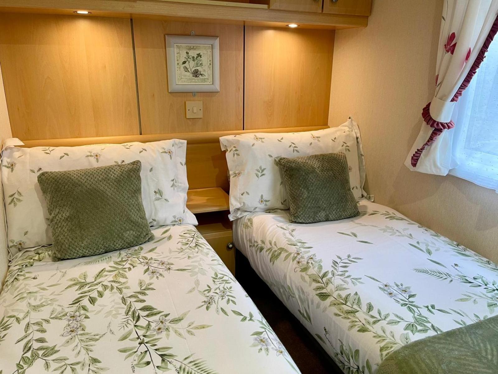 Severnside Boat And Caravan Park Gloucestershire - Caravan 1 Deerhurst 外观 照片